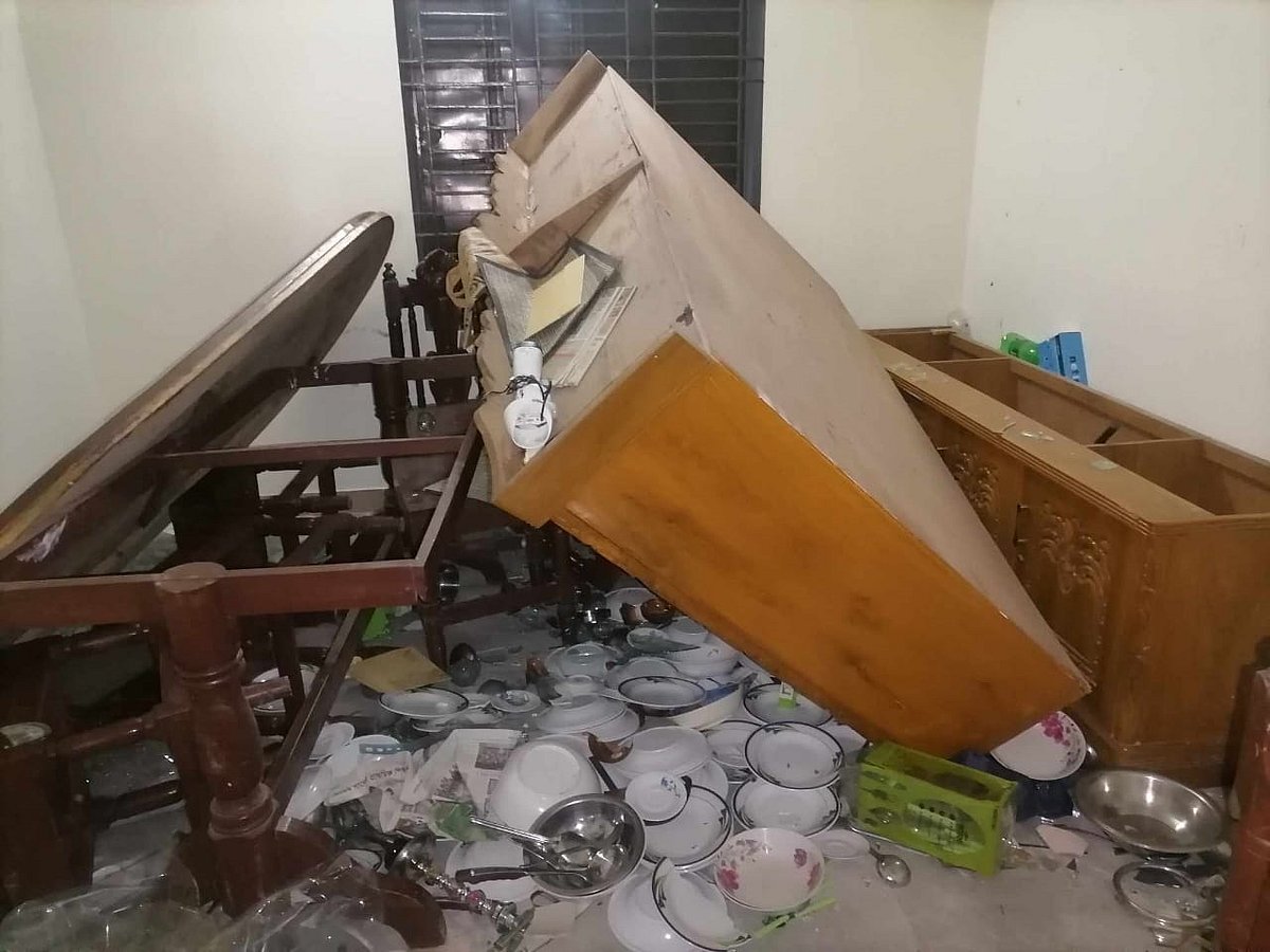 সন্দ্বীপে জেলা পরিষদের সদস্য ও যুবলীগ নেতা ছিদ্দিকুর রহমানের বাড়িতে হামলা চালিয়ে ভাঙচুর করা হয়৷ গতকাল রাতে তোলা